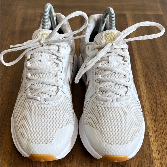 Nike Run Swift 2 White and Gold Athletic Shoes CU3528-010 Women’s Size 7.5 - Picture 4 of 14